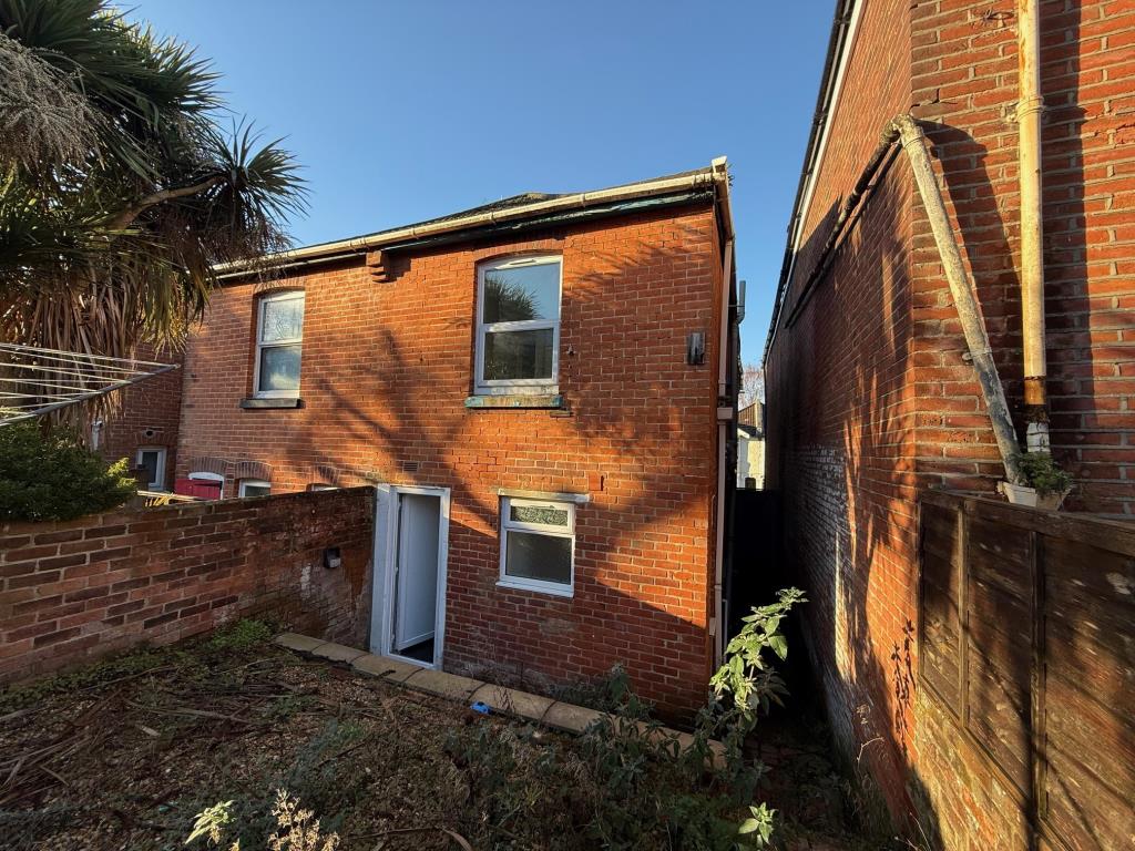 Lot: 137 - HOUSE FOR IMPROVEMENT - Rear elevation of the house